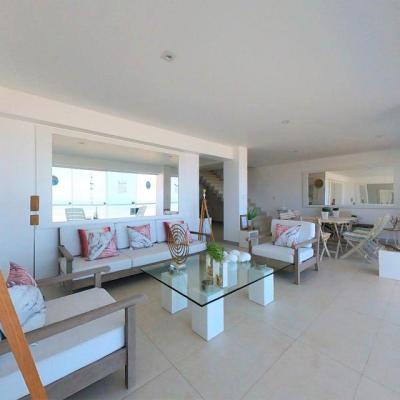 VENTA DE HERMOSO DÚPLEX FRENTE AL MAR, PIMENTEL